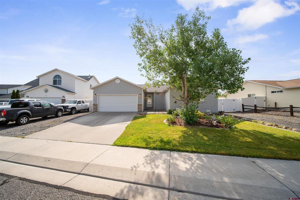 818 Cow Bell Court — photo