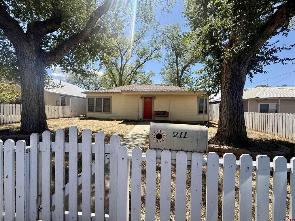 211 W Coronado Avenue — photo