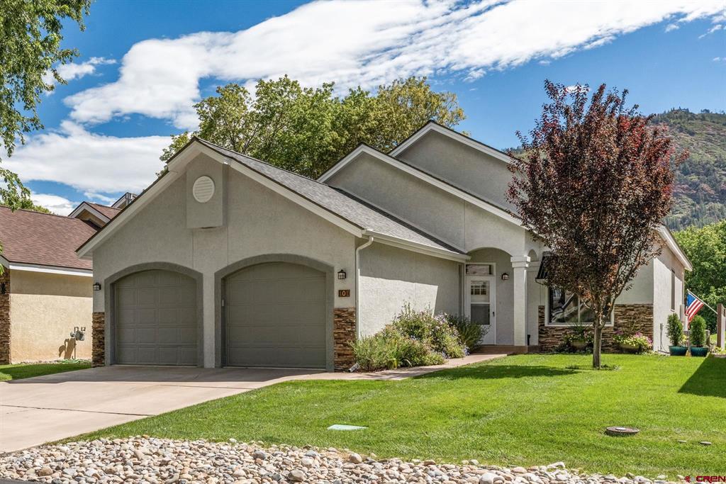 101 Crazy Horse Drive — photo