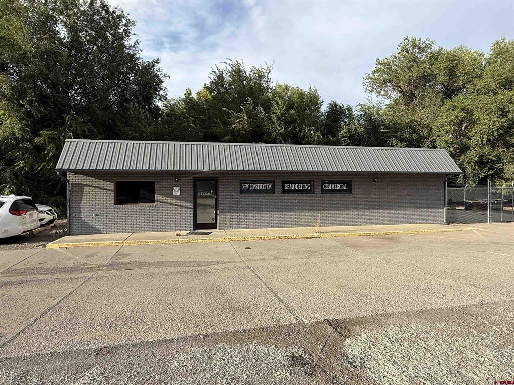 555 Spring Creek Road — photo
