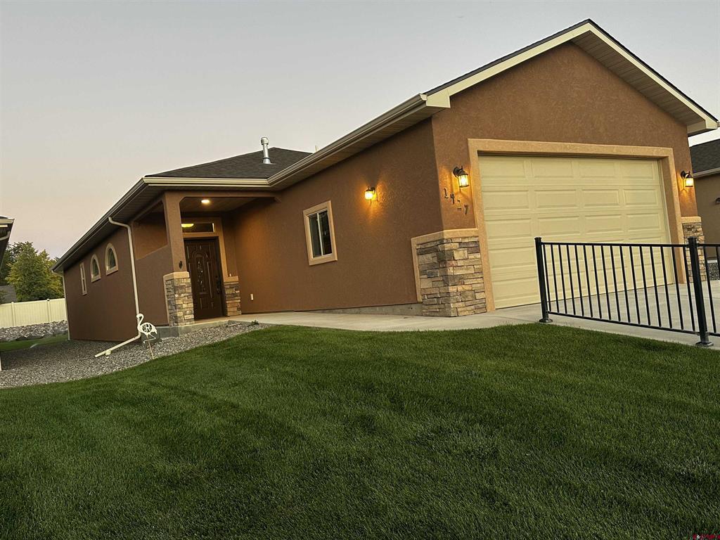 1427 Rainier Lane — photo