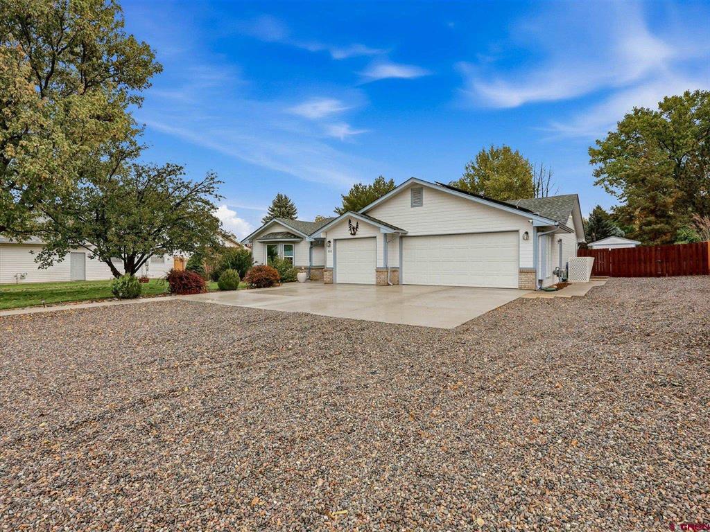 880 Cypress Wood Lane — photo