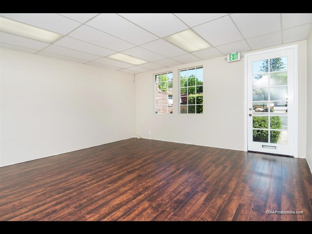707 Civic Center Dr — photo
