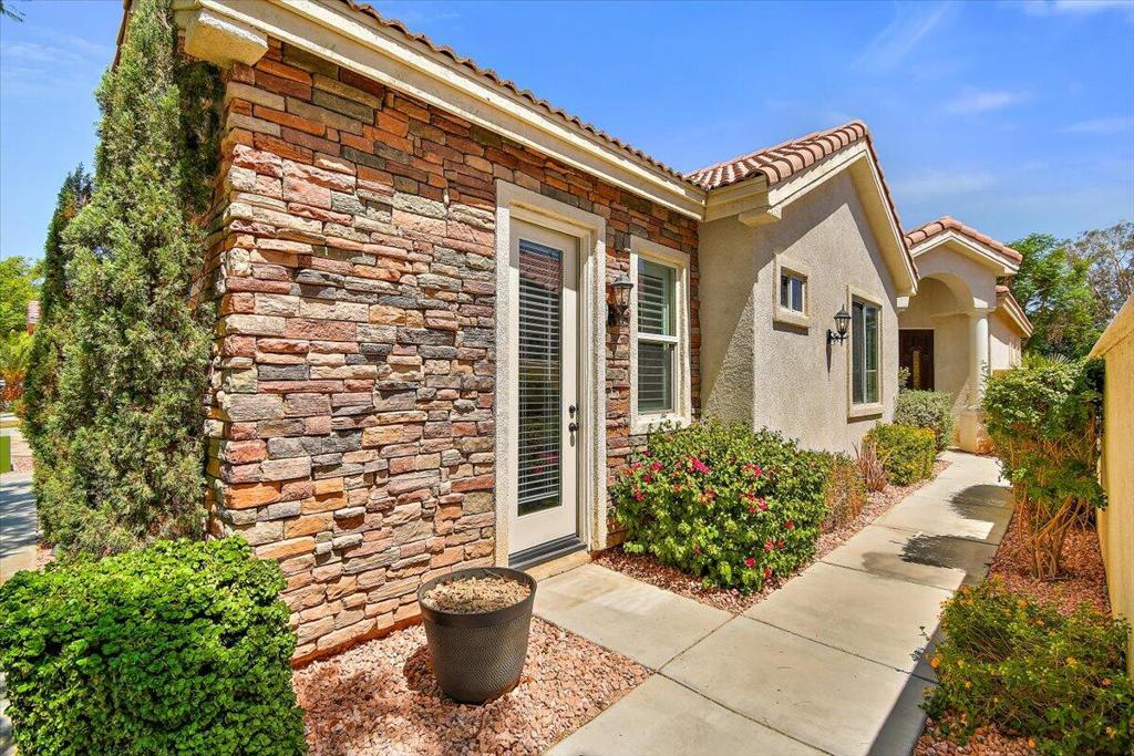 49580 Wayne Street — photo