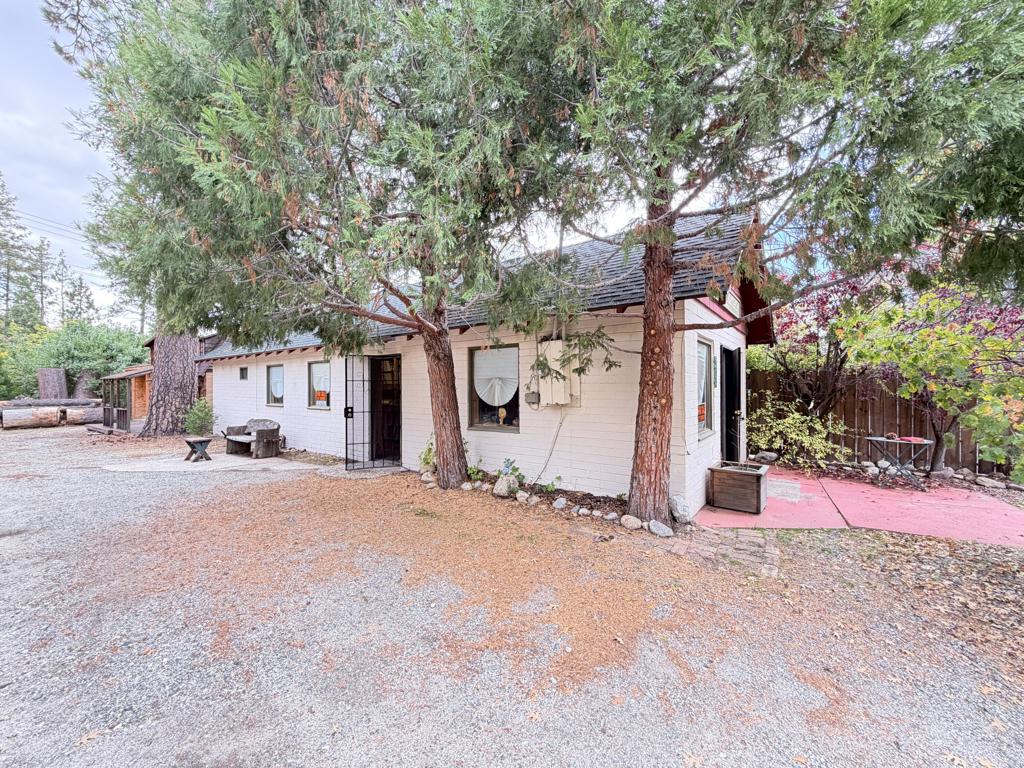 54227 Pine Crest — photo