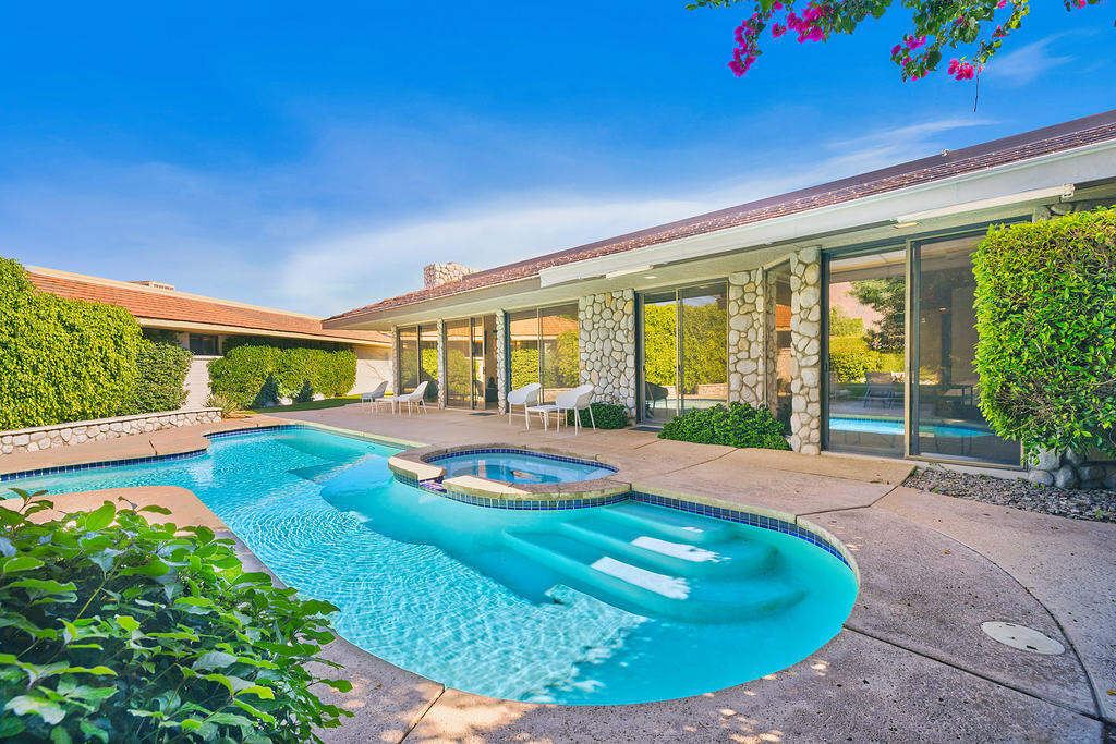 12 Sussex Court — photo