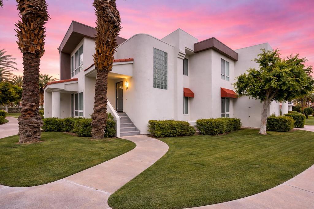 401 S El Cielo Road 22 — photo