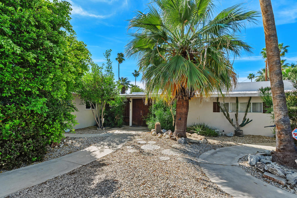1077 S Riverside Drive — photo