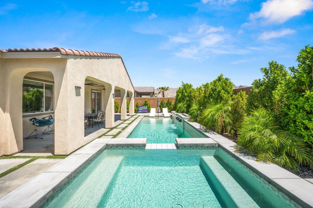 40166 Vivaldi Court — photo