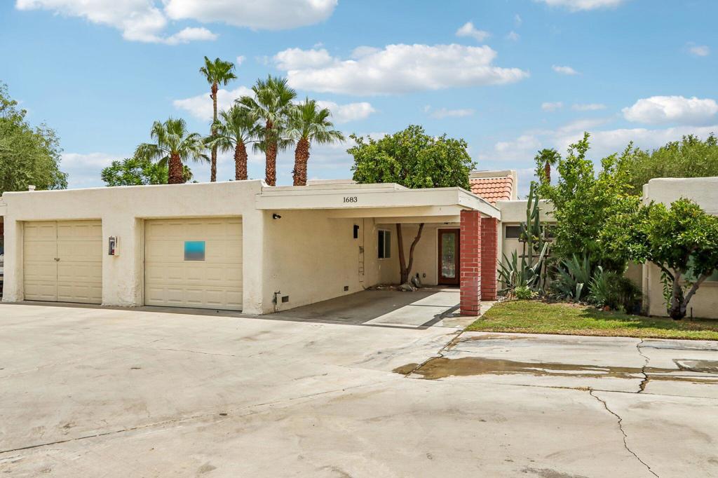 1683 Tam O Shanter Plaza — photo