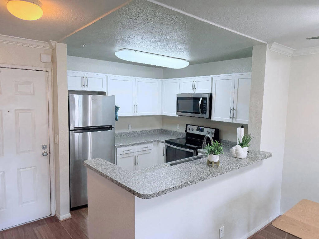 8889 Caminito Plaza Centro 7305 — photo