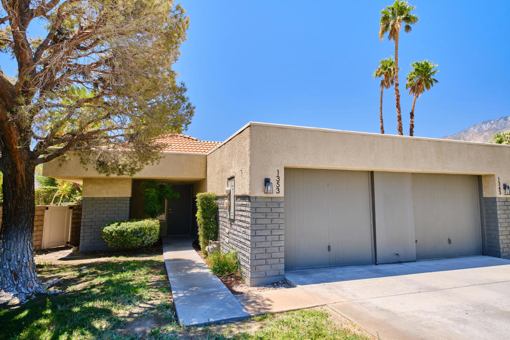 1353 Sunflower Circle N — photo