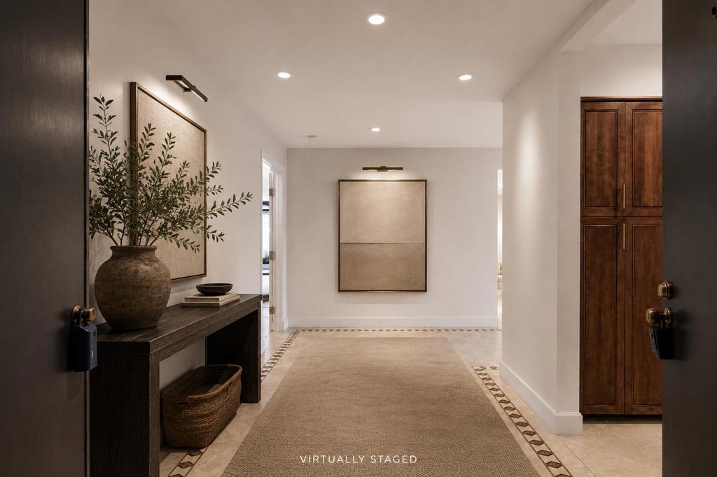1630 La Reina Way 3C — photo