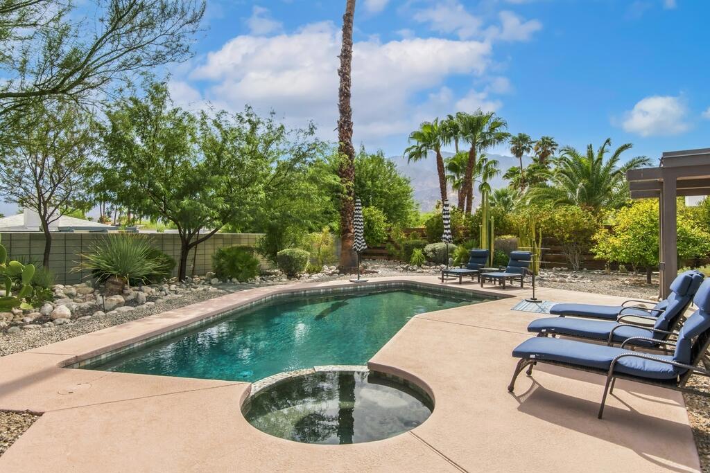 1371 E Francis Drive — photo