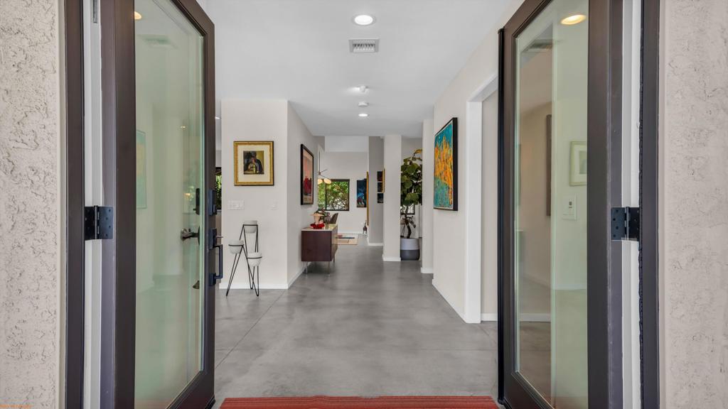 48 Calle Lista — photo