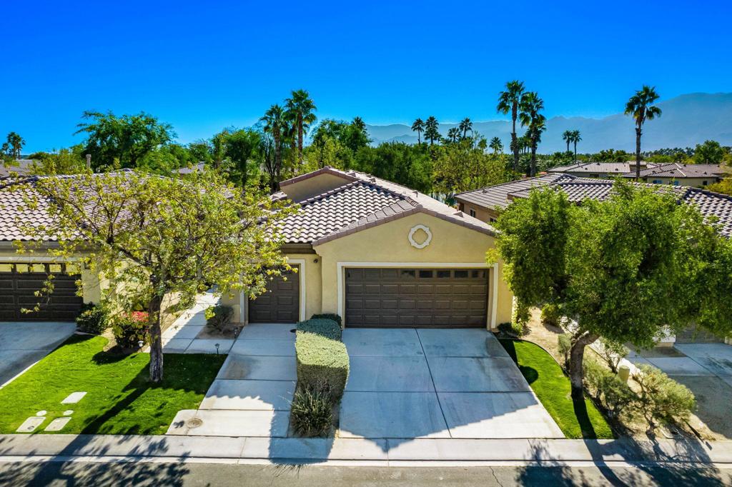 82223 Travolta Avenue — photo