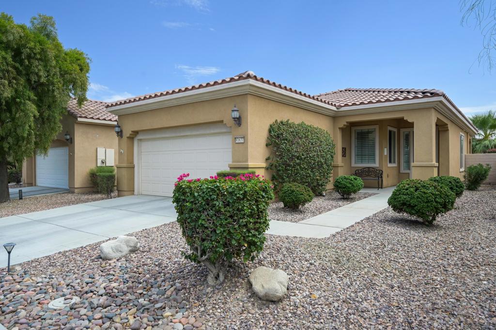 81631 Avenida De Baile — photo