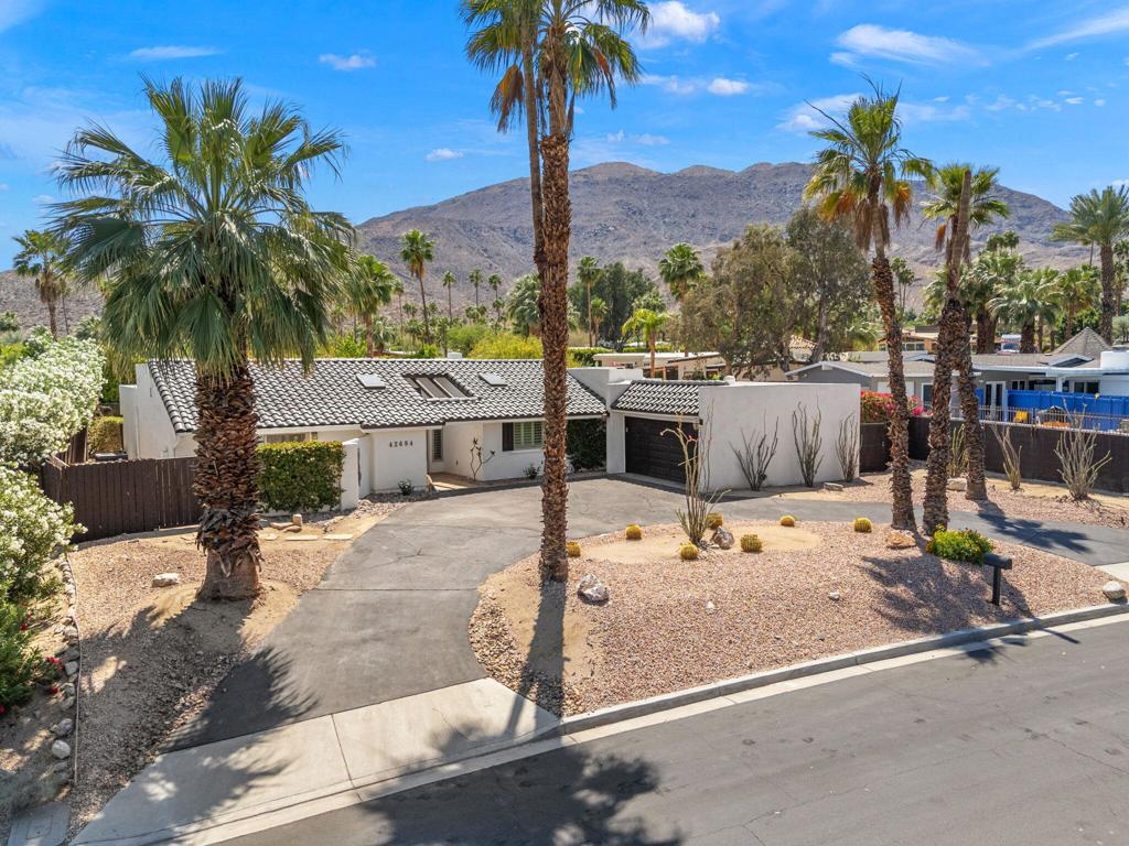 42694 E Veldt Street — photo