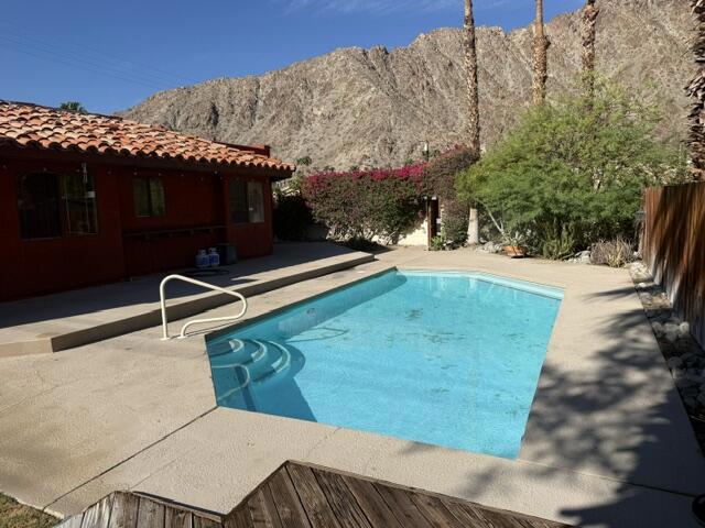 52210 Avenida Juarez — photo