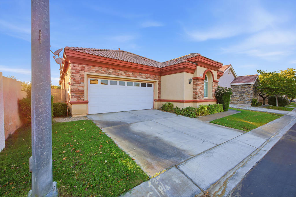 48423 Hepburn Drive — photo