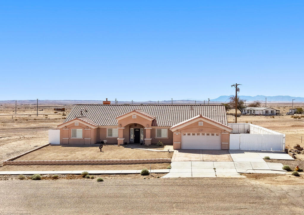 1251 Riviera Circle — photo