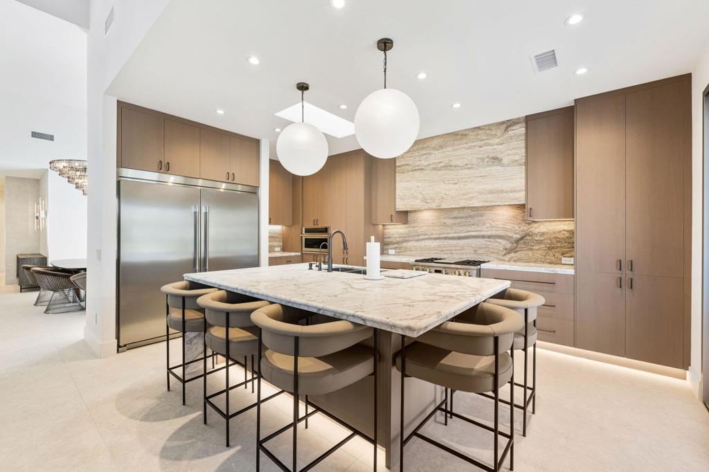 153 Lake Shore Drive — photo
