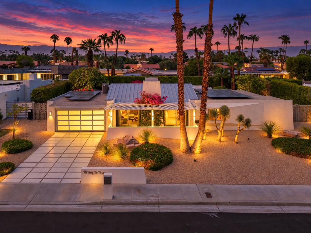 2210 E Calle Papagayo — photo