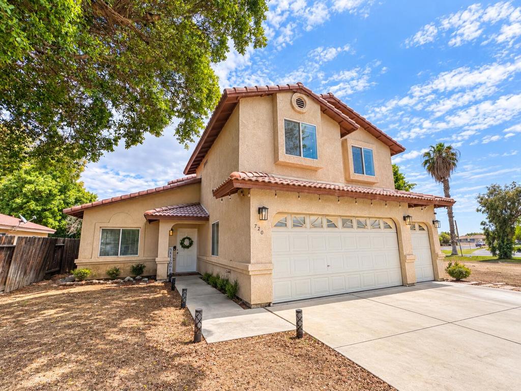720 Oleander Lane — photo