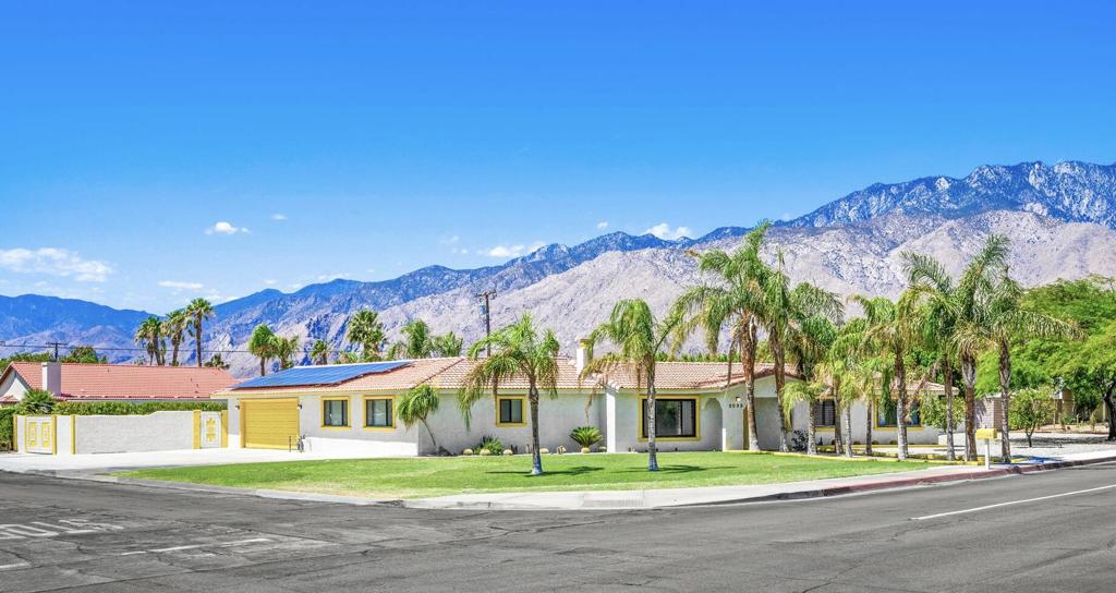 2099 E Racquet Club Road E — photo
