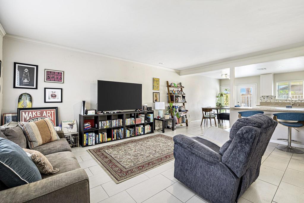 52060 Avenida Velasco — photo