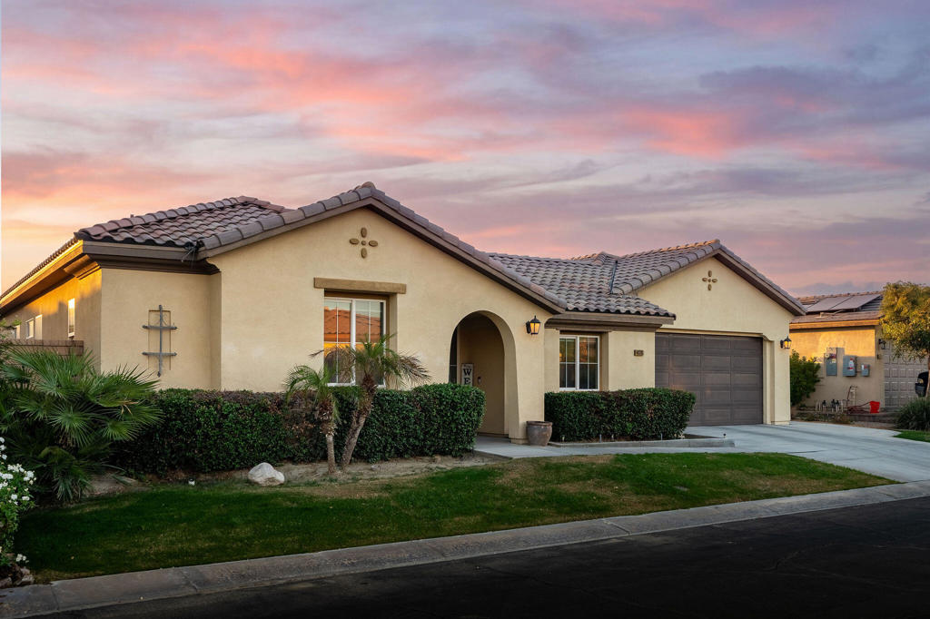 40763 Piazza Del Paradiso — photo