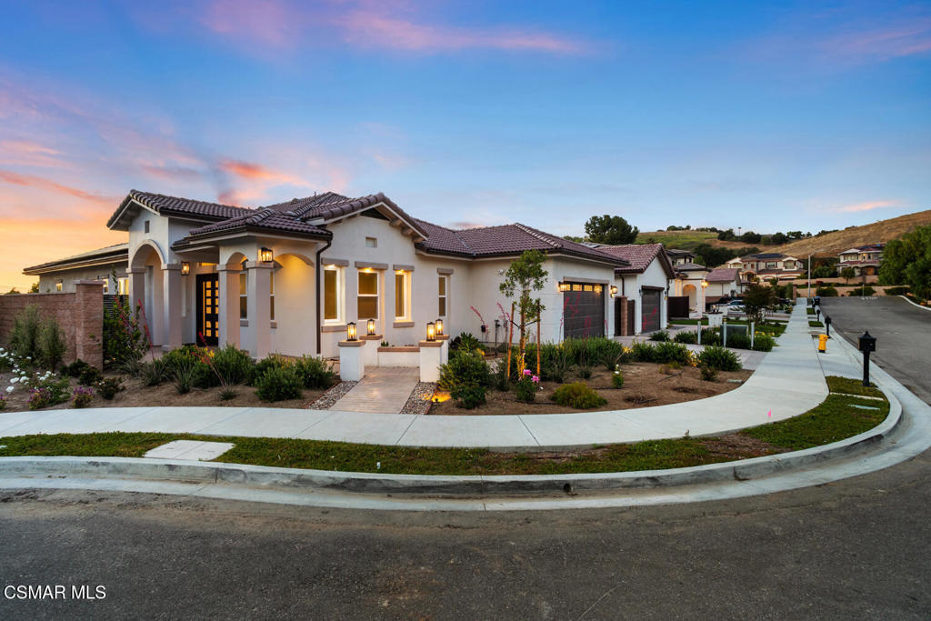 327 Toyon Court — photo