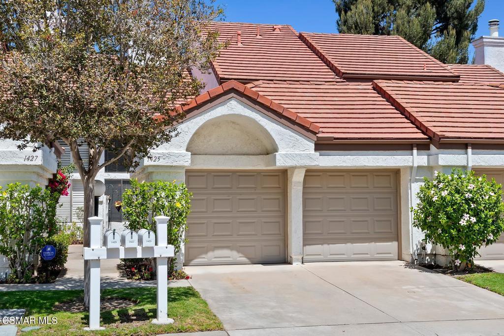1425 Calle Lozano — photo