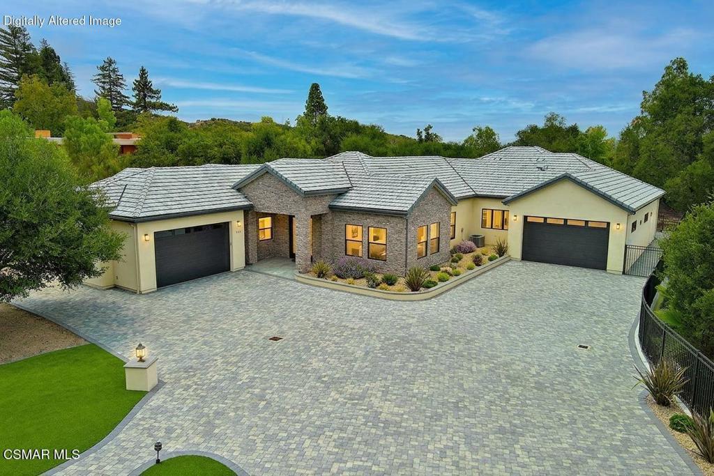 395 Sherwood Court — photo