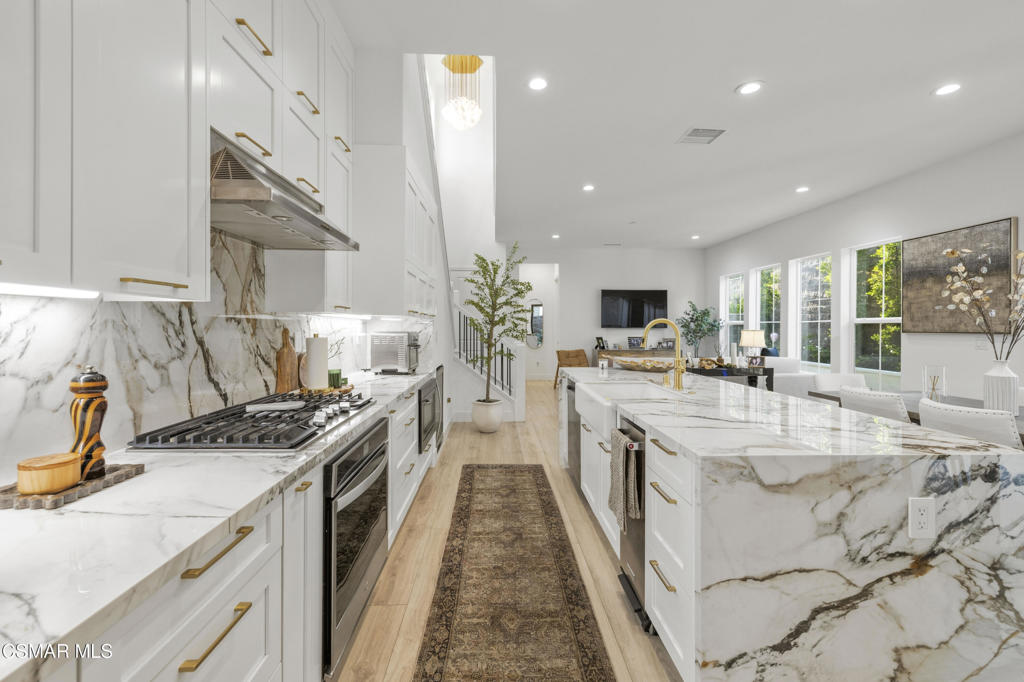 20811 W Bur Oak Circle — photo
