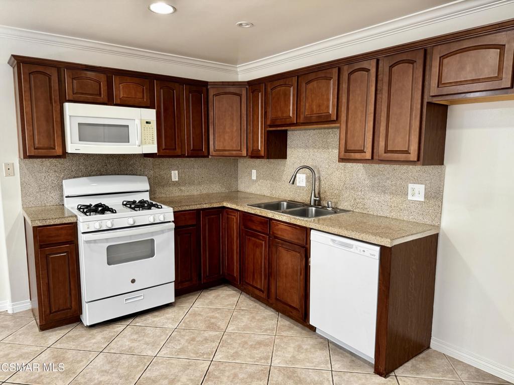 13525 Vanowen Street 106 — photo