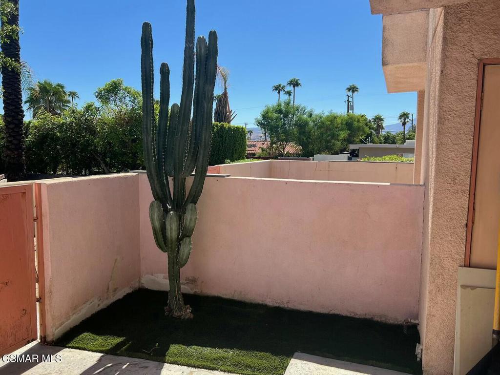 401 E Vista Chino Unit 10 — photo
