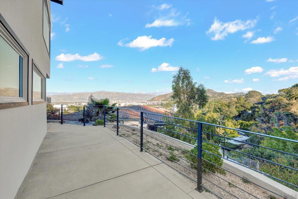 3546 Multiview Drive — photo