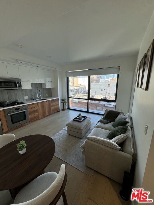 400 S Broadway 502 — photo