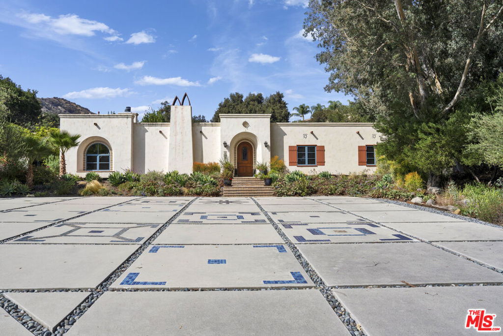 1487 Meadowcrest Circle — photo
