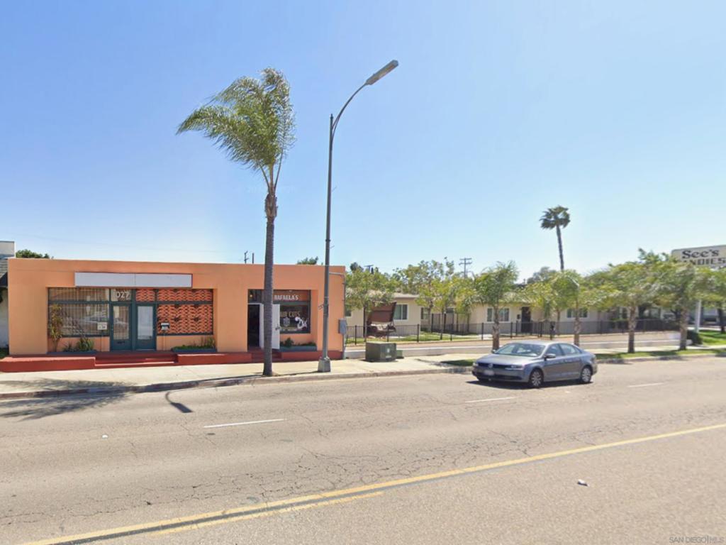 1025 E Valley Pkwy — photo