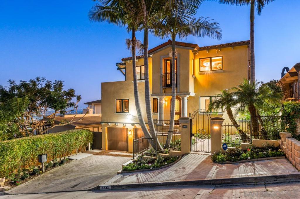 3235 Harbor View Dr — photo