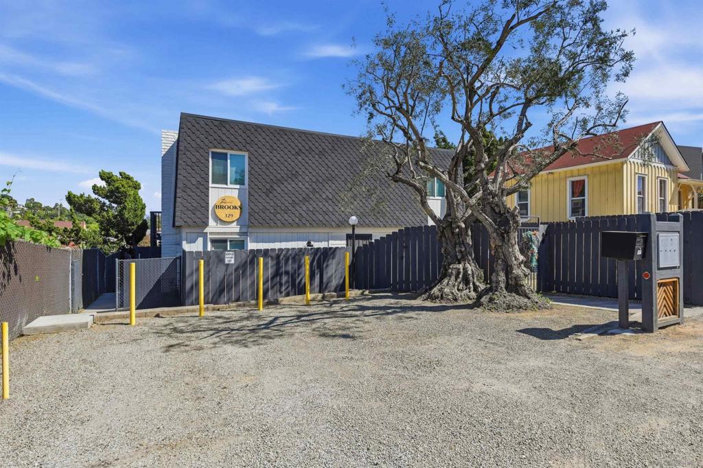 329 N Pico Ave — photo