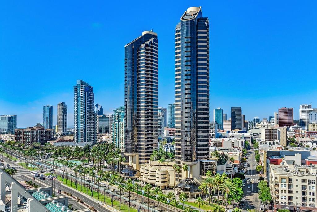 200 Harbor Dr 302 — photo