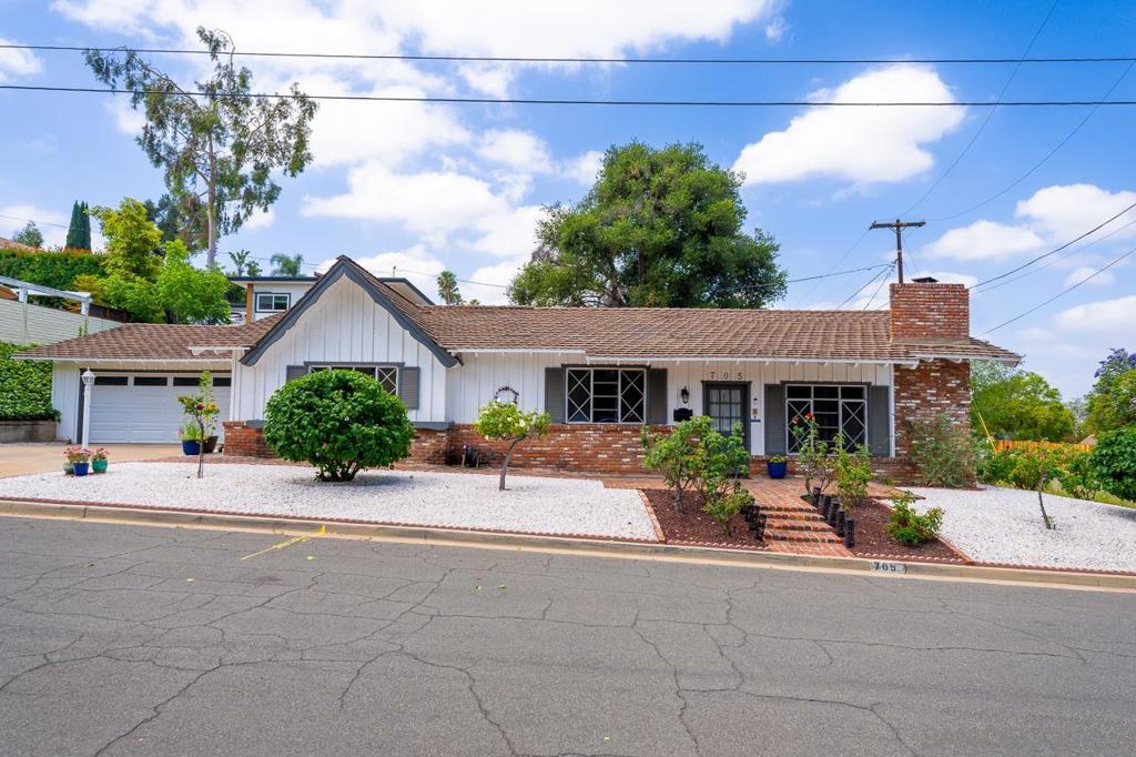 705 Beacon Pl — photo