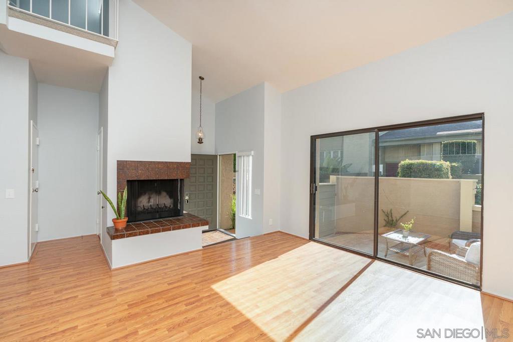 3286 Caminito Eastbluff 114 — photo