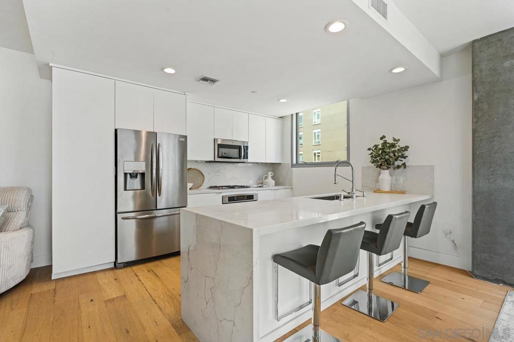 800 The Mark Ln 406 — photo