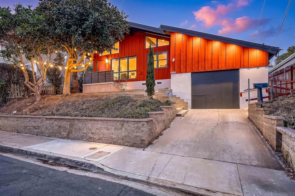 5858 Riley St — photo