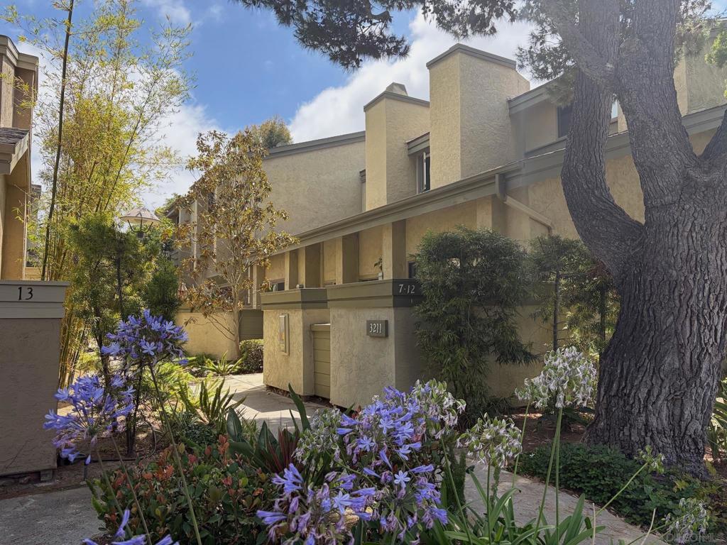 3211 Caminito Eastbluff #9 — photo