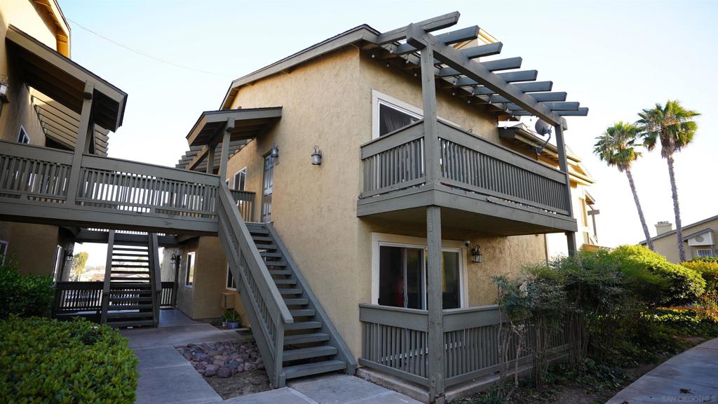 145 W El Norte 122 — photo